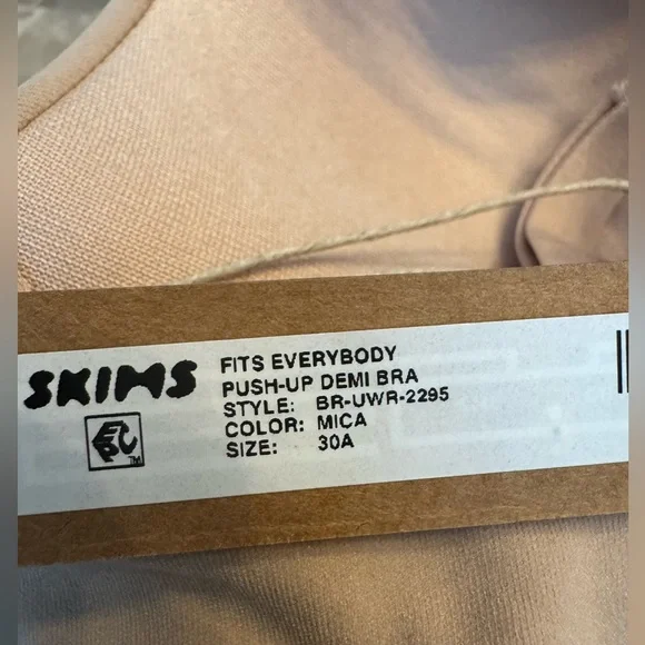 SKIMS FITS EVERYBODY PUSH-UP BRA - Picture 10 of 13